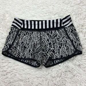 Lululemon Run Times Short *4-way stretch Pretty Palm Black Angel Wing / Black
